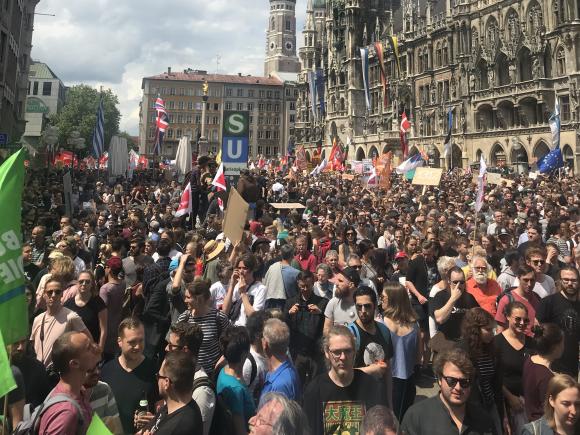 Tausende Menschen protestieren in München gegen das Bayerische Polizeigesetz.